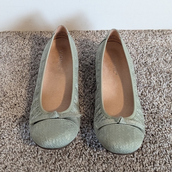 NEW Vionic Amorie Textured Ballet Flats Green sz 6 - Picture 2 of 6